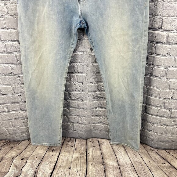 Armani Exchange A/X Men's Size 40 Light Wash Blue Jeans Straight Leg - Picture 2 of 9
